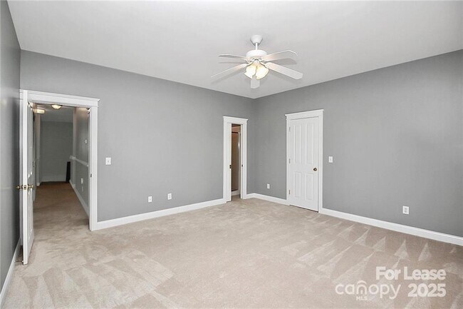 Building Photo - 2300 Mirow Pl