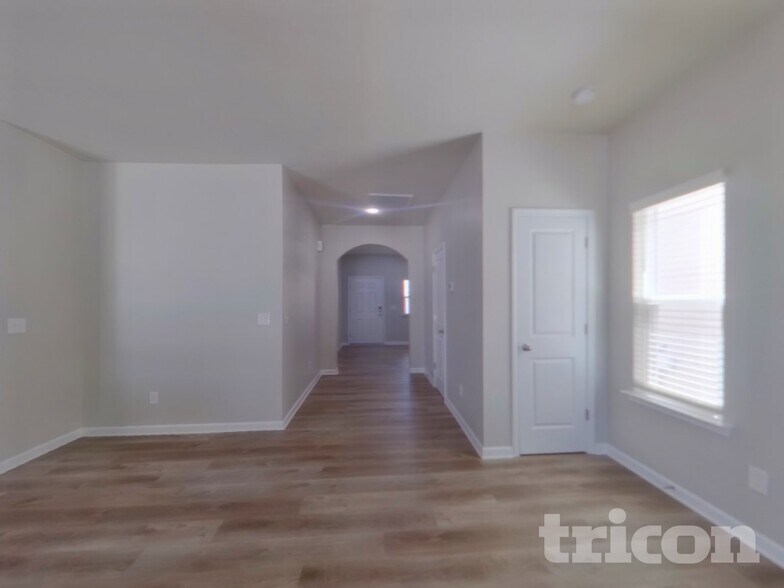 Building Photo - 142 Spring Knoll Dr