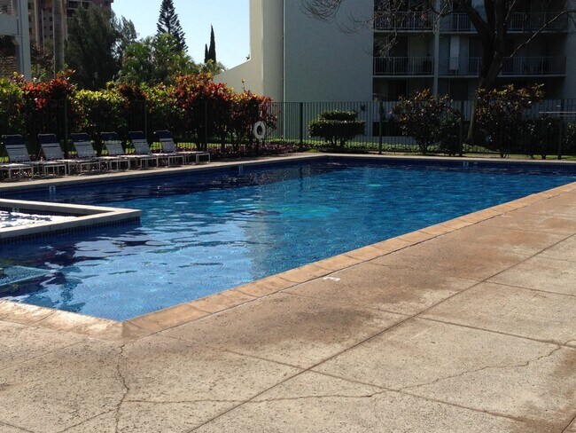 Building Photo - Pearl II - Ground Floor Unit, with large lanai, covered/secured parking, washer/dryer in unit, te...