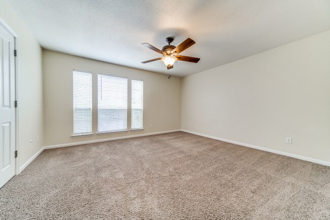 Building Photo - 10811 Marot Field