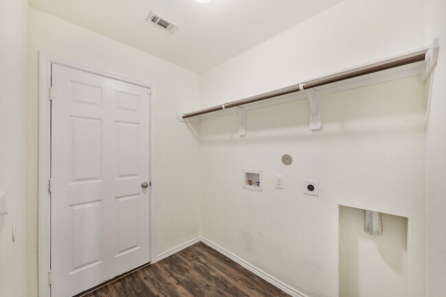 Building Photo - 2611 Lapwing Dr.