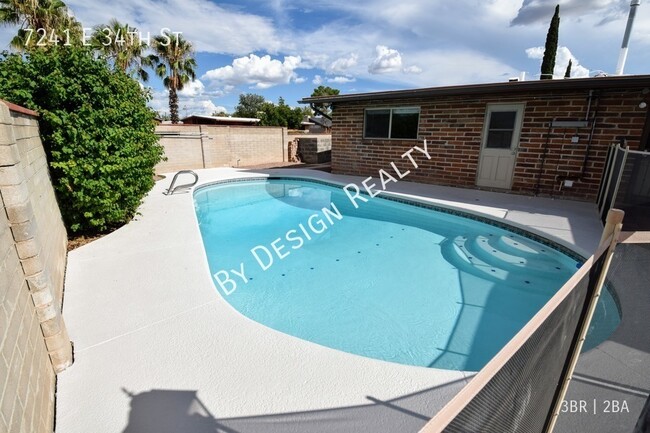 Building Photo - Beautifully Remodeled East Side 3 Bed 2 Ba...