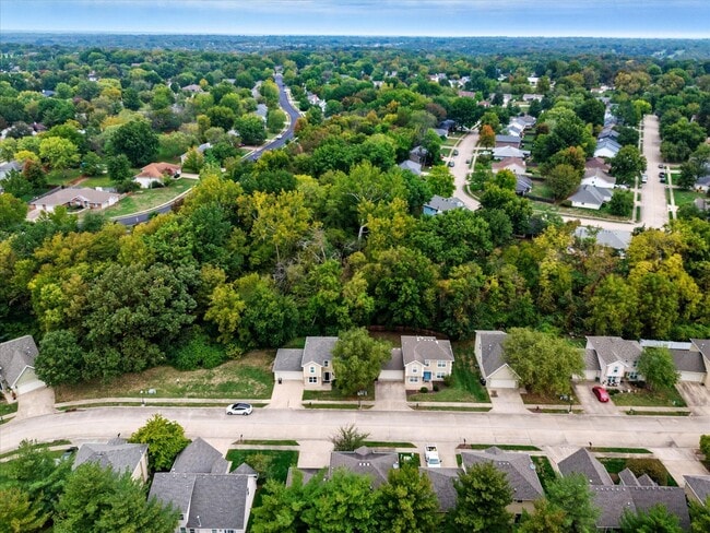 Building Photo - 420 N Village Cir
