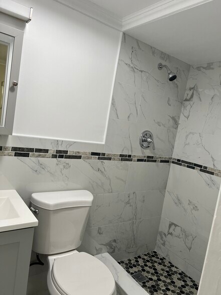 Building Photo - 685 Miller Dr