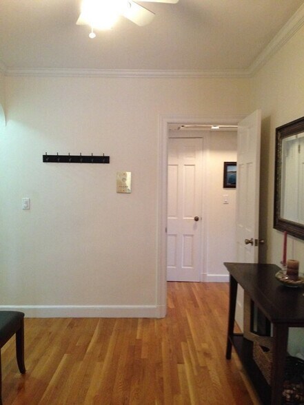 Building Photo - 256 Beacon St