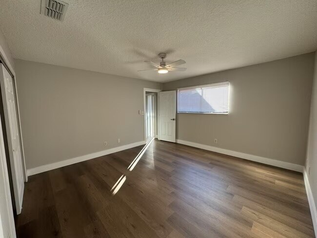 Building Photo - 198 White Fawn Dr