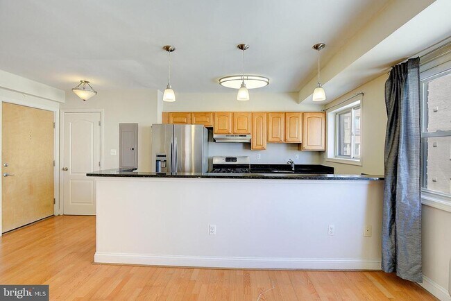 Building Photo - 738 Longfellow St NW