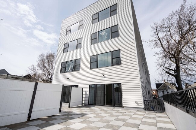 Building Photo - 144 Bergen Ave