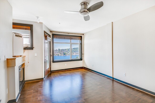 Living Room - 655 Crockett St
