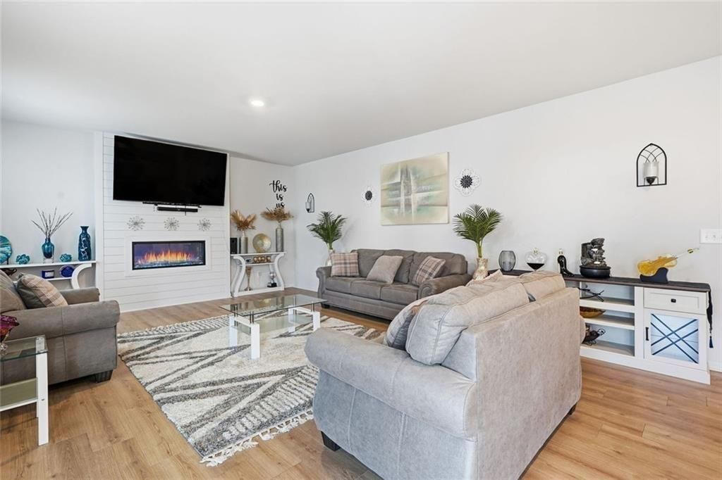 Building Photo - 196 Summit Pointe Dr