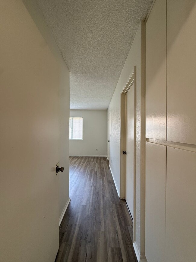 Building Photo - Quail Meadows Upstairs Condo with Easy Access to 101 Frwy/VSFB