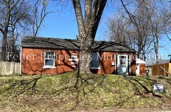 Building Photo - Cute Eastside Home!