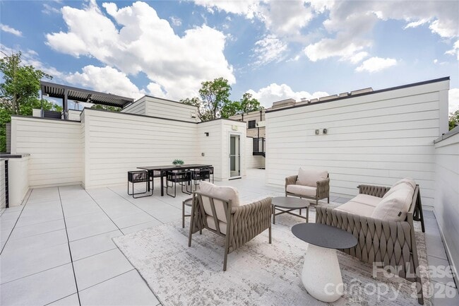 Building Photo - 614 Queens Rd