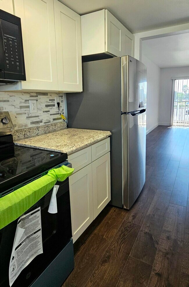 Building Photo - 1501 Crescent Cir