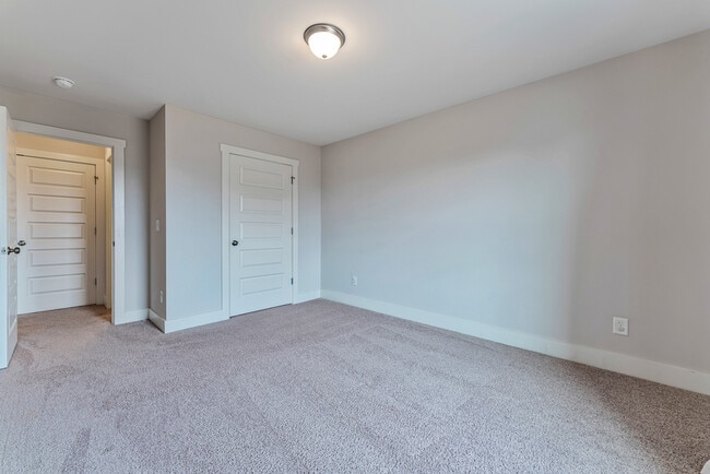 Building Photo - 6010 Stonewater Ct