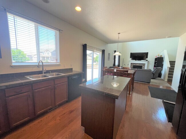 Building Photo - Spacious Charmer in sought after Meridian Ranch community- 2 houses from park