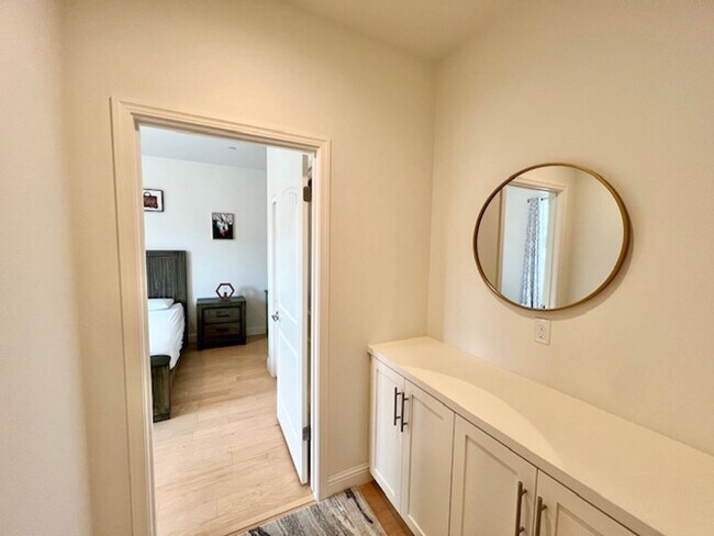 Building Photo - Beautiful 4 Bedroom Home in Clovis!