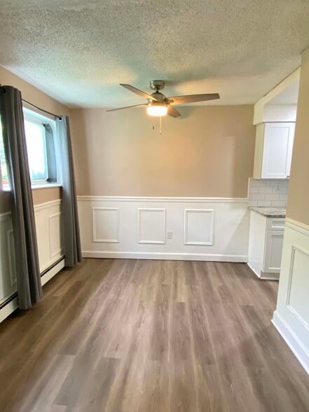 Dining area - 110 Byberry Rd