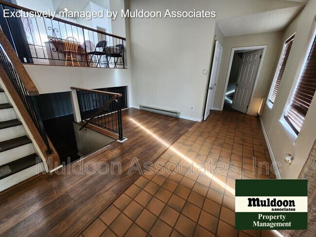 Building Photo - 654 S Bellflower Dr