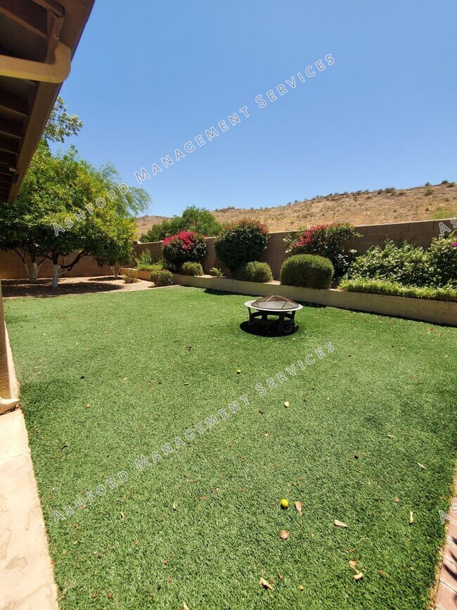 Building Photo - PINNACLE HILL RENTAL WITH MTN VIEWS, FIREP...