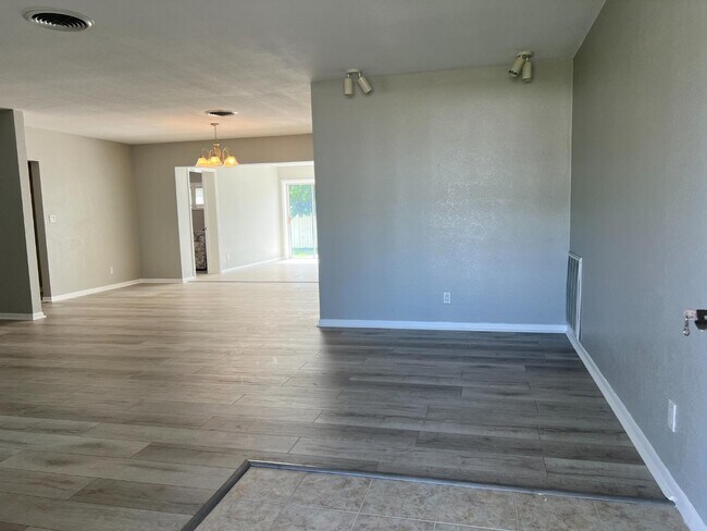 Building Photo - 4220 49th Ave S