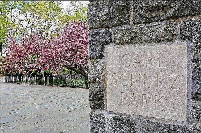 Building Photo - 300 E 85th St