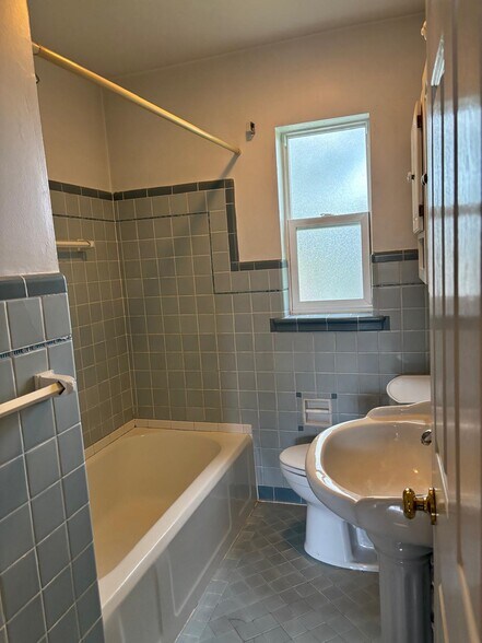 Building Photo - 3512 Rawson Pl