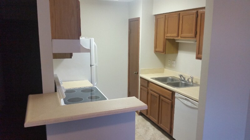Building Photo - 653 Childers St