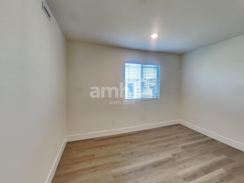 Building Photo - 8935 Dwarf Chin Ave