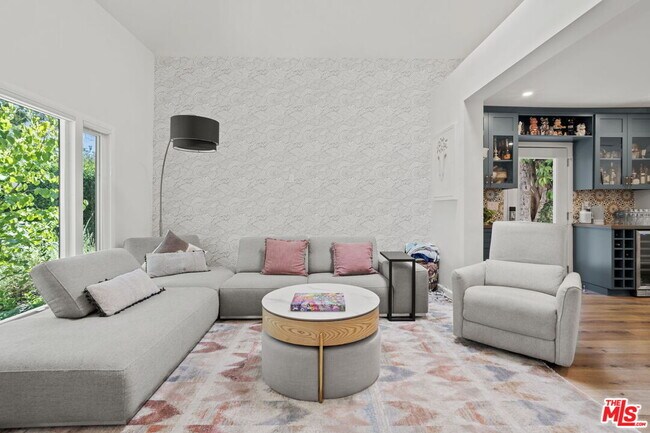 Building Photo - 11038 Blix St