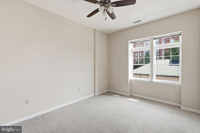 Building Photo - 309 Holland Ln