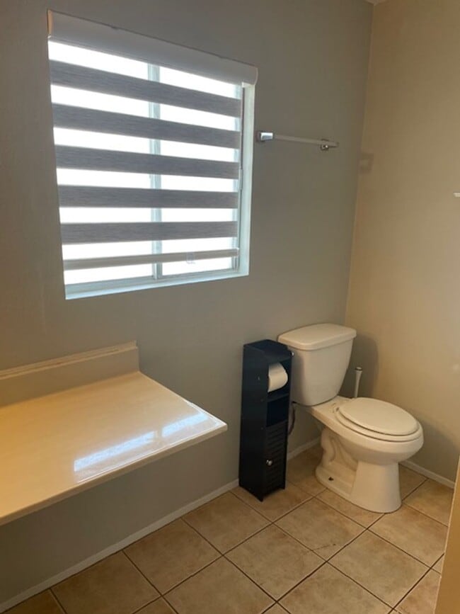 Building Photo - Henderson - 1 Bedroom - 1 Bath - Townhouse