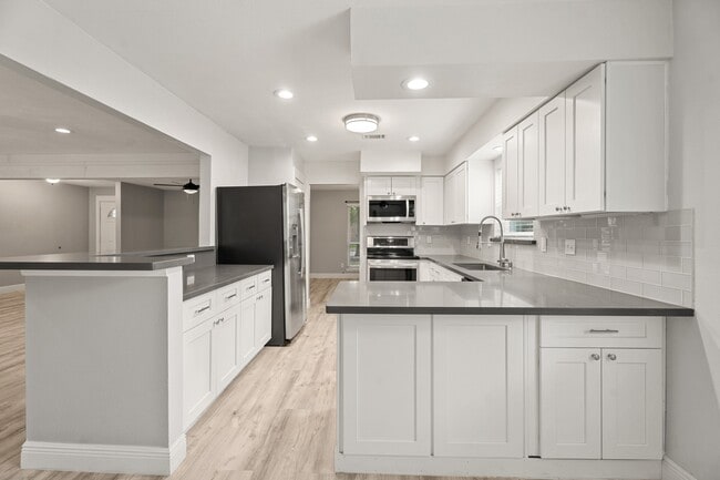 Building Photo - 1419 Basilan Ln