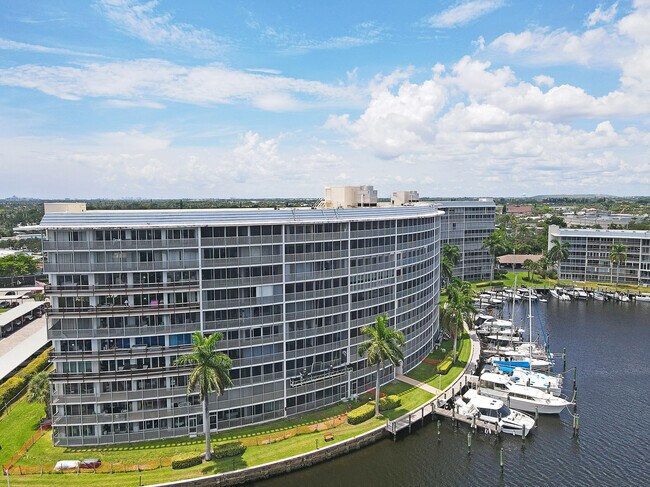 Building Photo - 1523 E Hillsboro Blvd