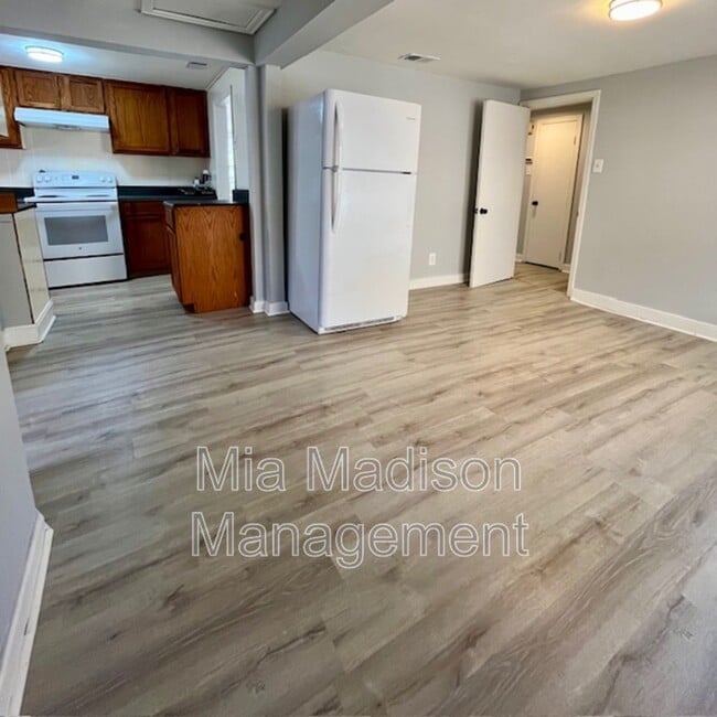 Building Photo - 40 Wesley St