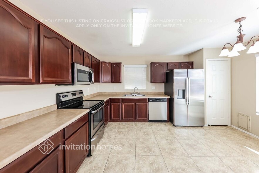 Building Photo - 13029 W Lisbon Ln