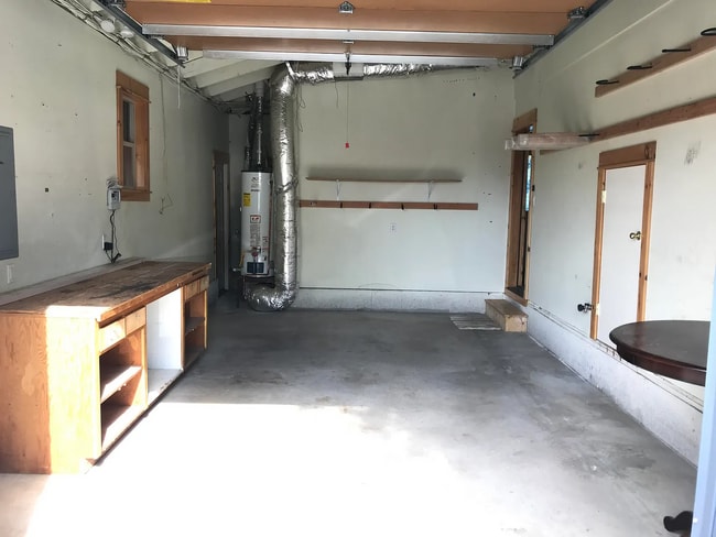 Building Photo - 312 NE 4th St