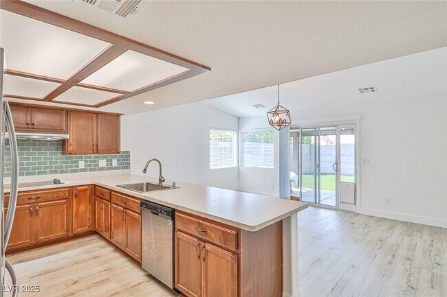 Building Photo - 4413 Live Oak Dr
