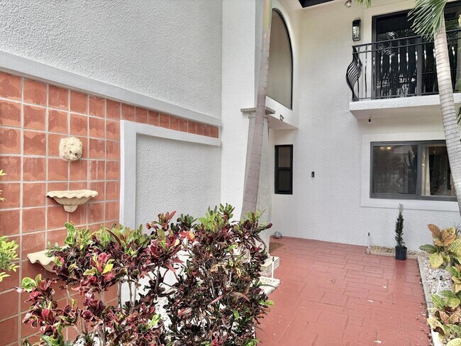 Building Photo - 6411 Via Rosa