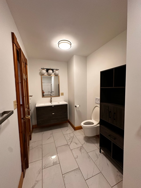 Building Photo - 6 Crescent St