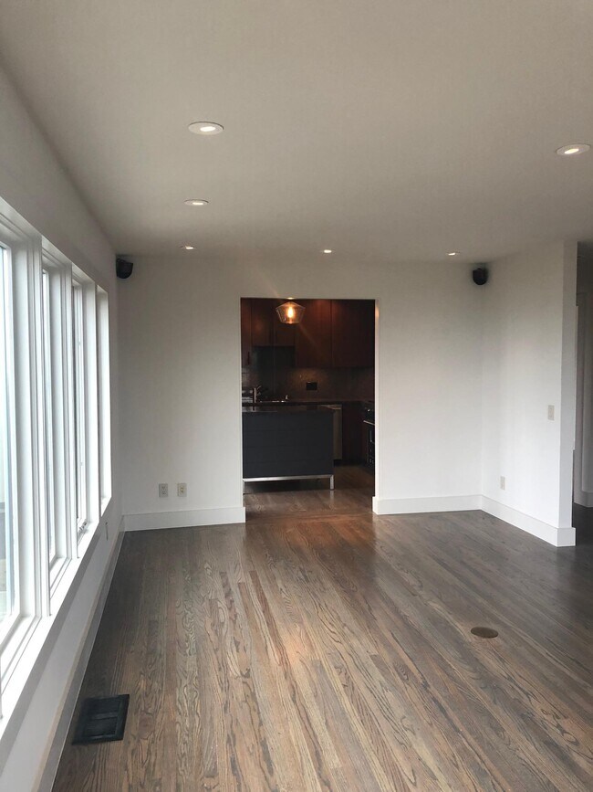 Building Photo - 394 Cresta Vista Dr