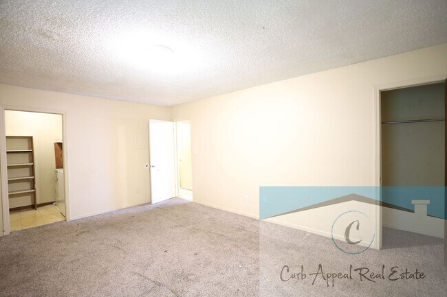 Building Photo - 117 N Rogers St