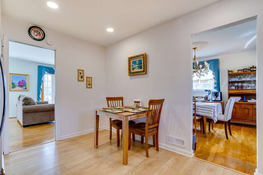 Kitchen - 9215 Cherrytree Dr