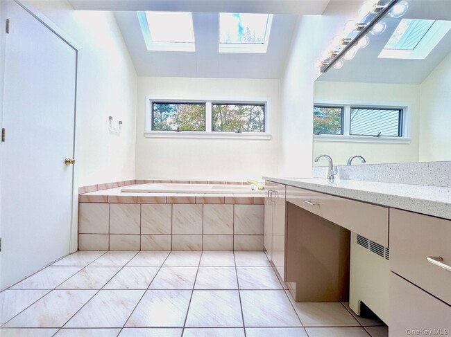 Building Photo - 15 Evon Ct