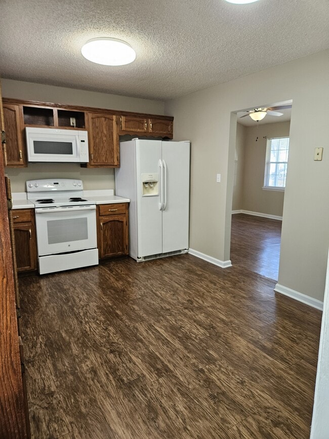 Building Photo - 104 Spring Hill Dr