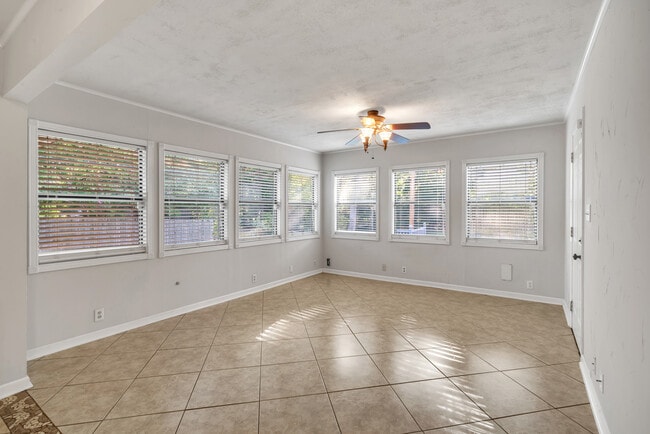 Building Photo - 5230 S Marion Ave