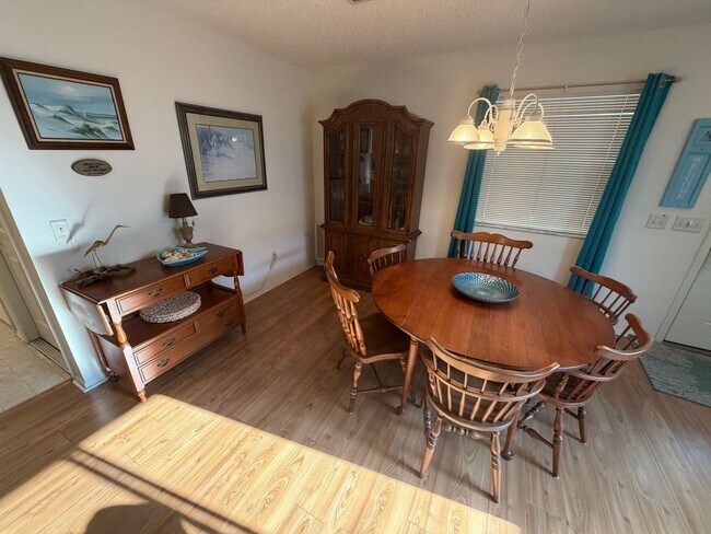Building Photo - 2 bedroom 2 bath patio villa