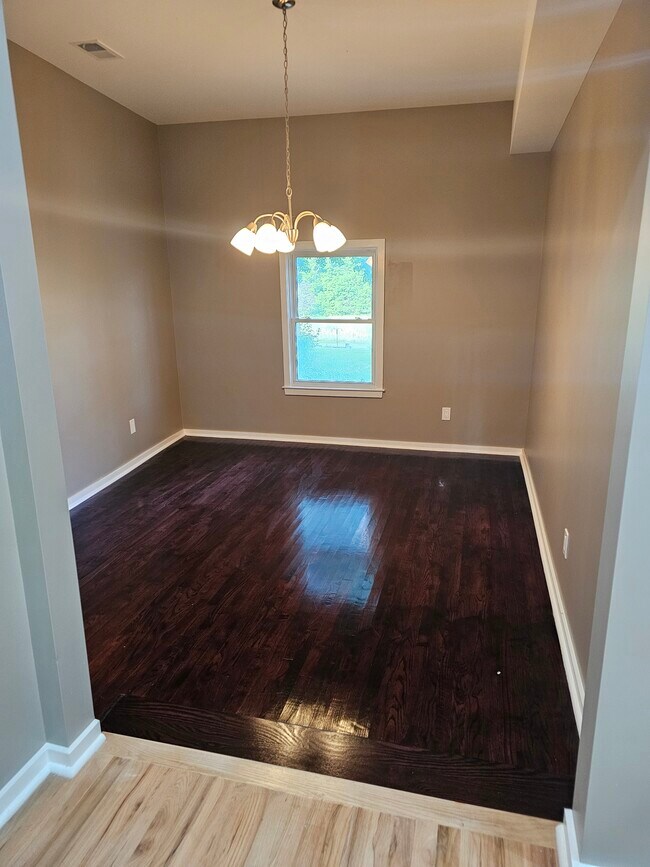 Building Photo - 4822 Hillcrest Dr