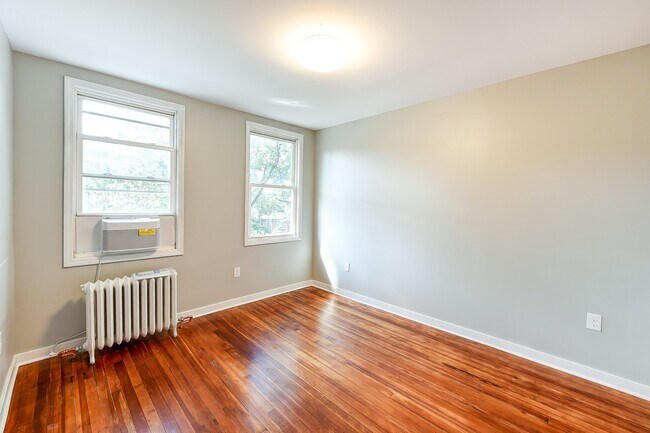 Building Photo - Charming 4br/2ba in Anacostia / Navy Yard