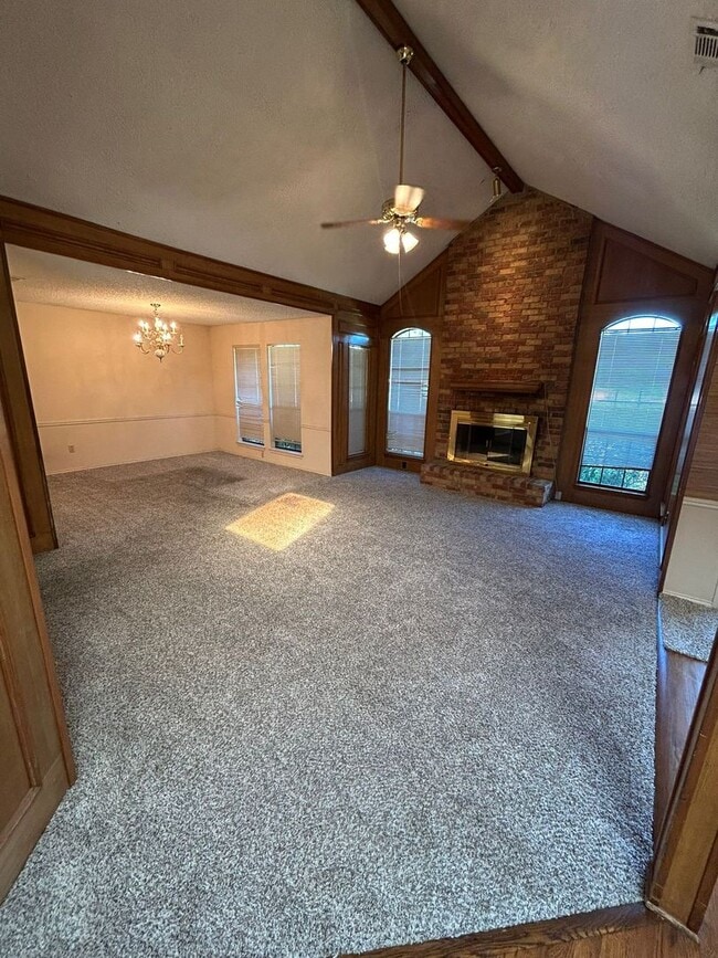 Building Photo - Suburban Gem